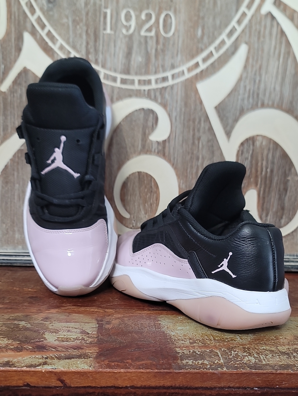 🔥 Nike Air Jordan 11 CMFT Low "Black Iced Lilac" Wmns 8.5 Great Condition